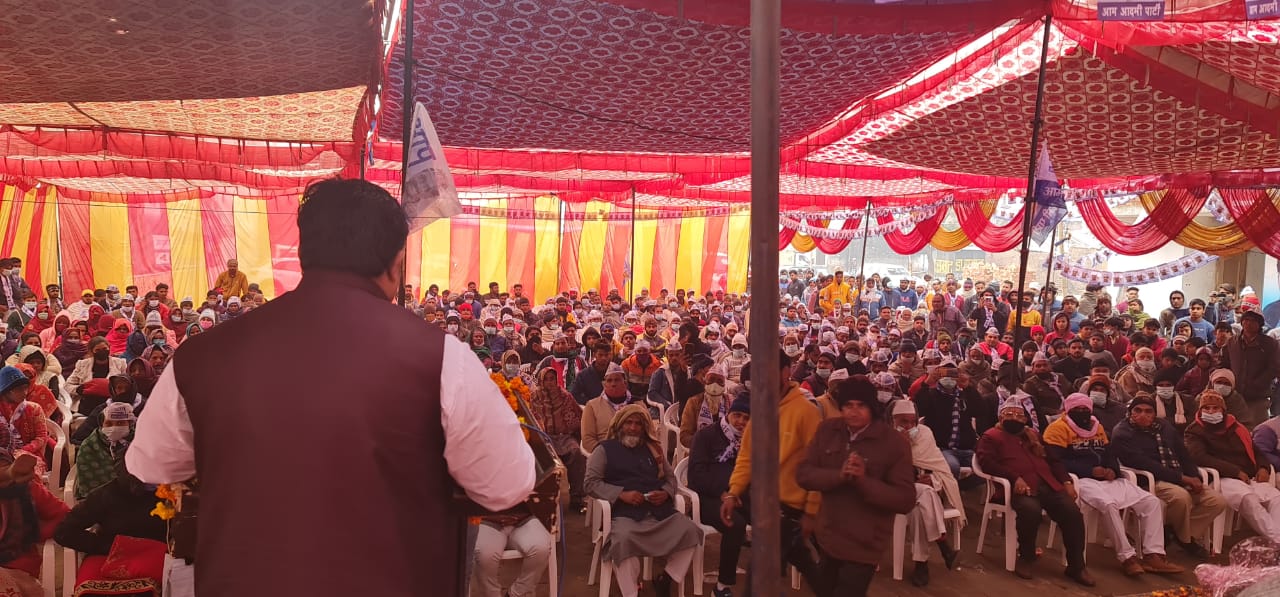 कलियर आप प्रत्याशी ने घर घर जाकर किया जनसंपर्क, आप के पक्ष में मांगे वोट