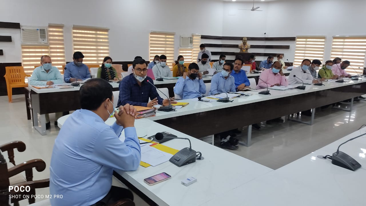 Dm Haridwar: जिलाधिकारी की अध्यक्षता में प्रधानमंत्री आदर्श ग्राम योजना के क्रियान्वयन के सम्बन्ध में समीक्षा बैठक आयोजित.