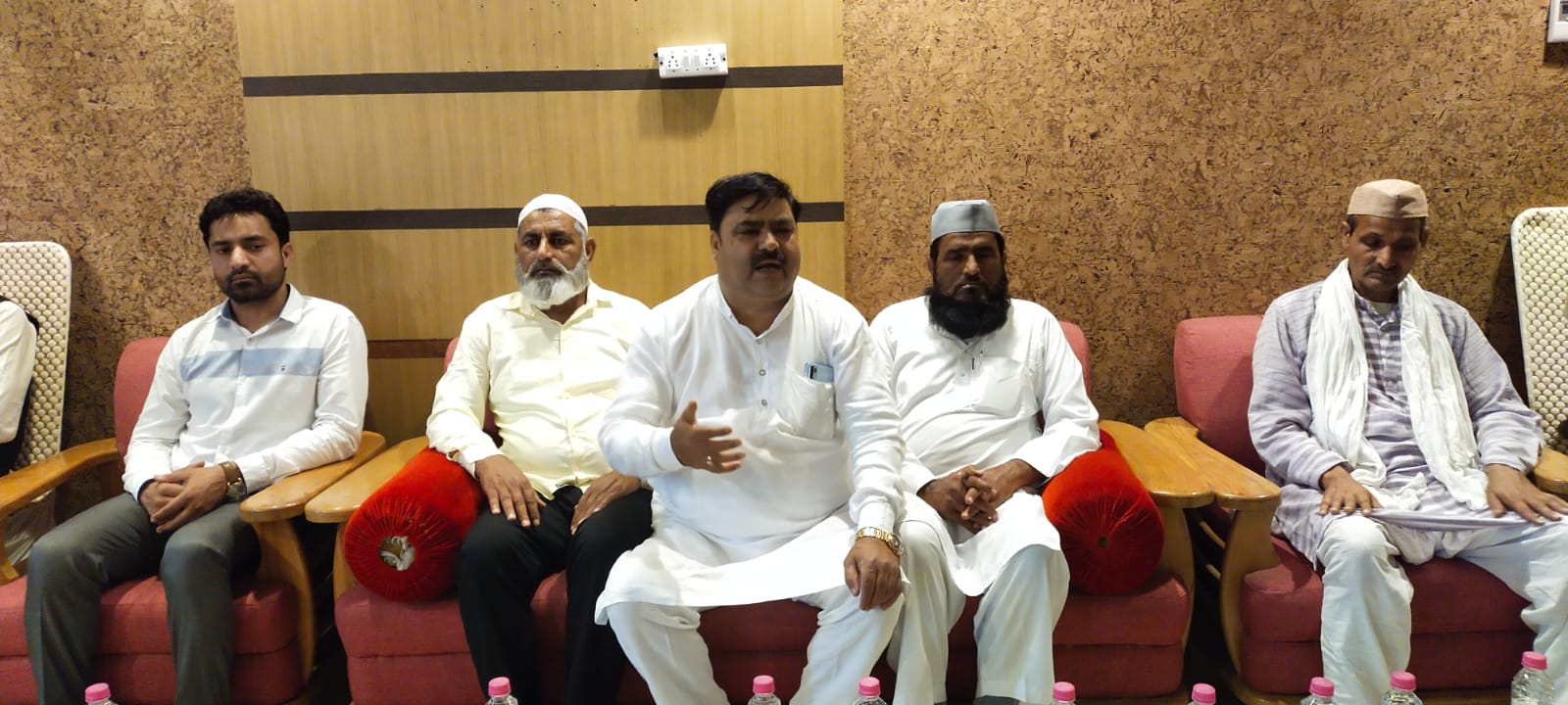 Targeting: मुस्लिम यूनिवर्सिटी को लेकर भाजपा के साथ ही कांग्रेस लीडरशिप पर भी साधा निशाना Targeting: मुस्लिम यूनिवर्सिटी को लेकर भाजपा के साथ ही कांग्रेस लीडरशिप पर भी साधा निशाना