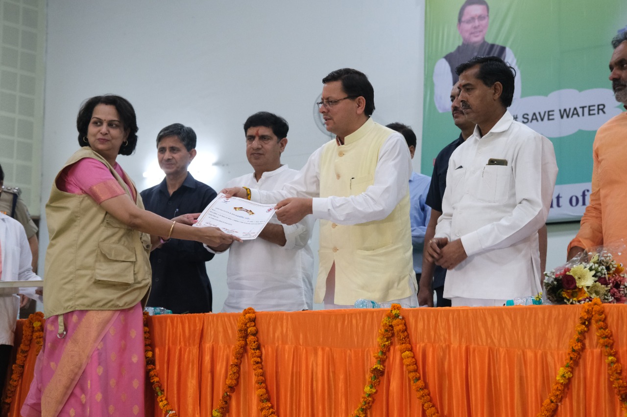 Cm dhami: आयुर्वेदिक विश्वविद्यालय में विश्व स्वास्थ्य दिवस पर आयोजित कार्यक्रम में पहुंचे मुख्यमंत्री पुष्कर सिंह धामी