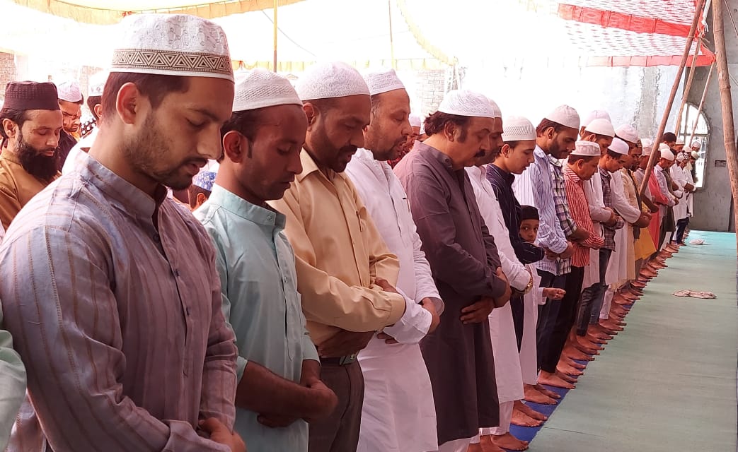 Namaz: अकीदत के साथ अदा की रमजान के दूसरे जुमा की नमाज