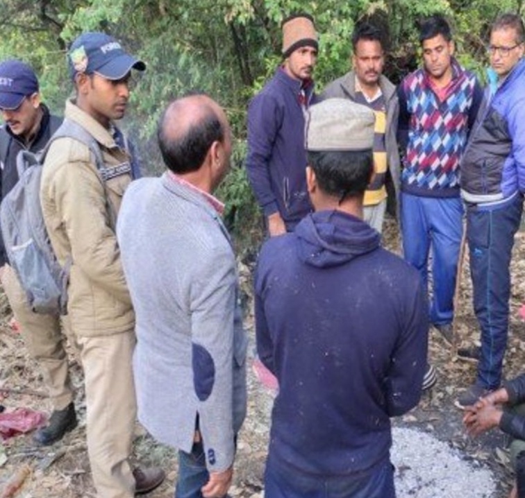 दुखद! दादी के साथ शादी में जा रहे 8 वर्षीय बालक को गुलदार ने बनाया निवाला, आधा खाया हुआ बालक का शव झाड़ियों से हुआ बरामद दुखद! दादी के साथ शादी में जा रहे 8 वर्षीय बालक को गुलदार ने बनाया निवाला, आधा खाया हुआ बालक का शव झाड़ियों से हुआ बरामद