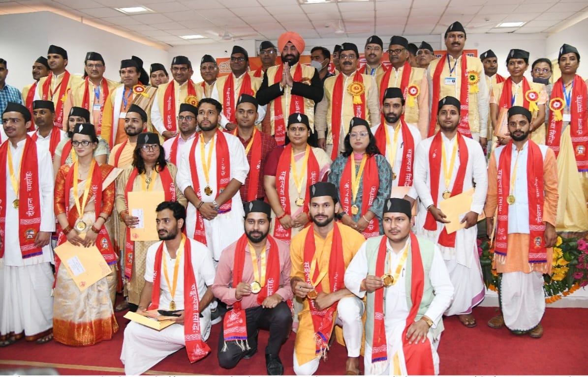 Convocation: उत्तराखण्ड संस्कृत विश्वविद्यालय के नौवें दीक्षान्त समारोह में बतौर मुख्य अतिथि पहुंचे राज्यपाल लेफ्टिनेंट जनरल गुरमीत सिंह