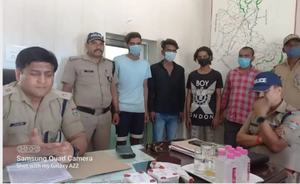 Khulasa: पेट्रोल पंप से हुई लूट का पुलिस ने किया खुलासा लूट की घटना को अंजाम देने वाले 4 आरोपी दबोचे