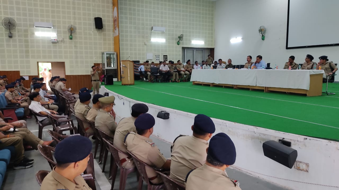 Somvati amavasya: सोमवती अमावस्या स्नान को लेकर जिलाधिकारी ने की बैठक