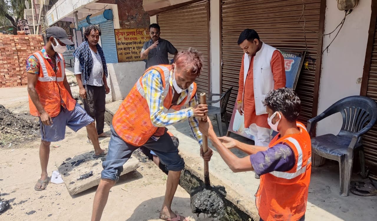 Inspection: नालों की सफाई कार्यों का मेयर गौरव गोयल ने किया निरीक्षण