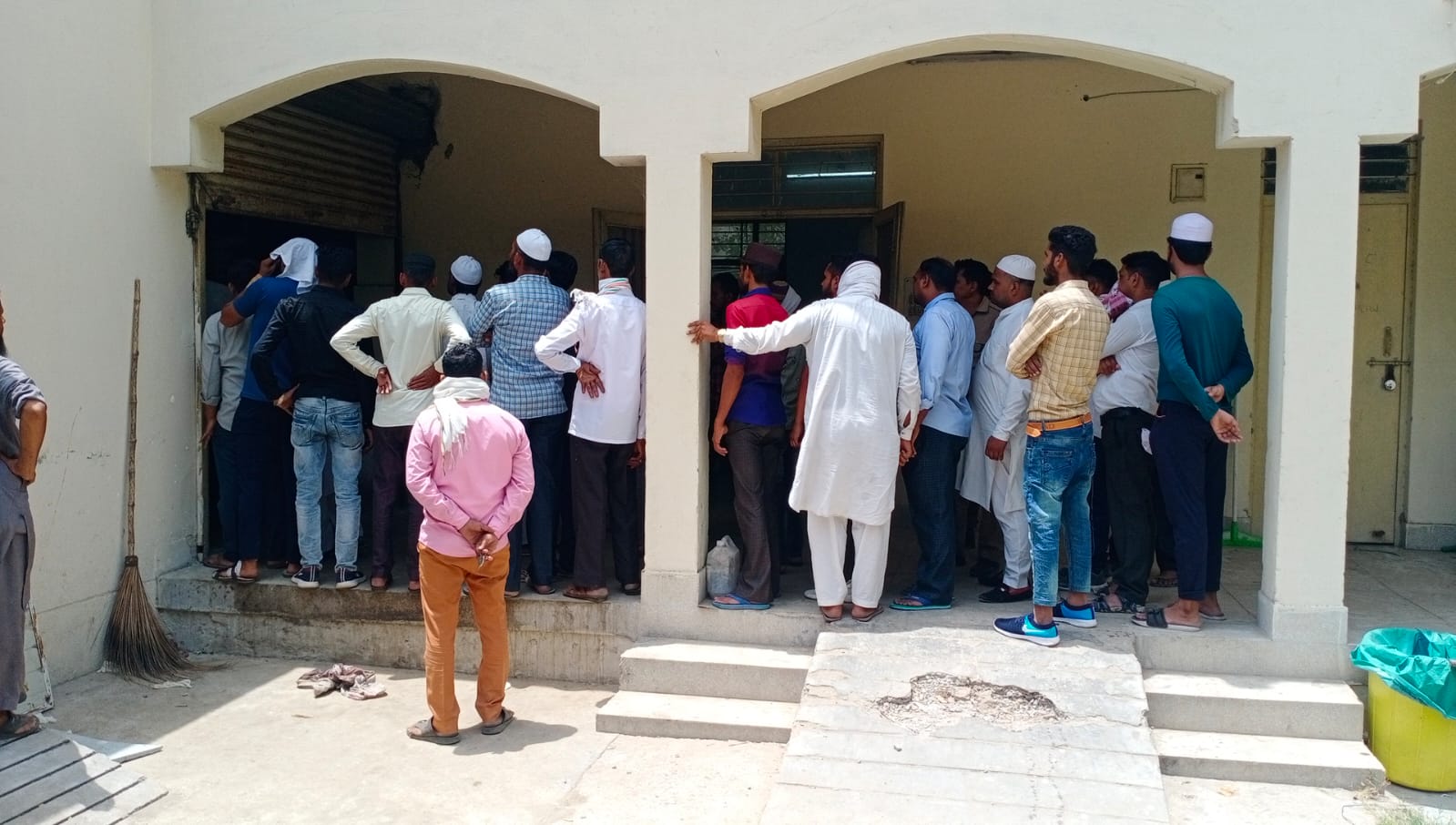 Casualty: ट्रक और बाइक की भिड़ंत, महिला की मौत, पति गंभीर, हायर सेंटर रेफर