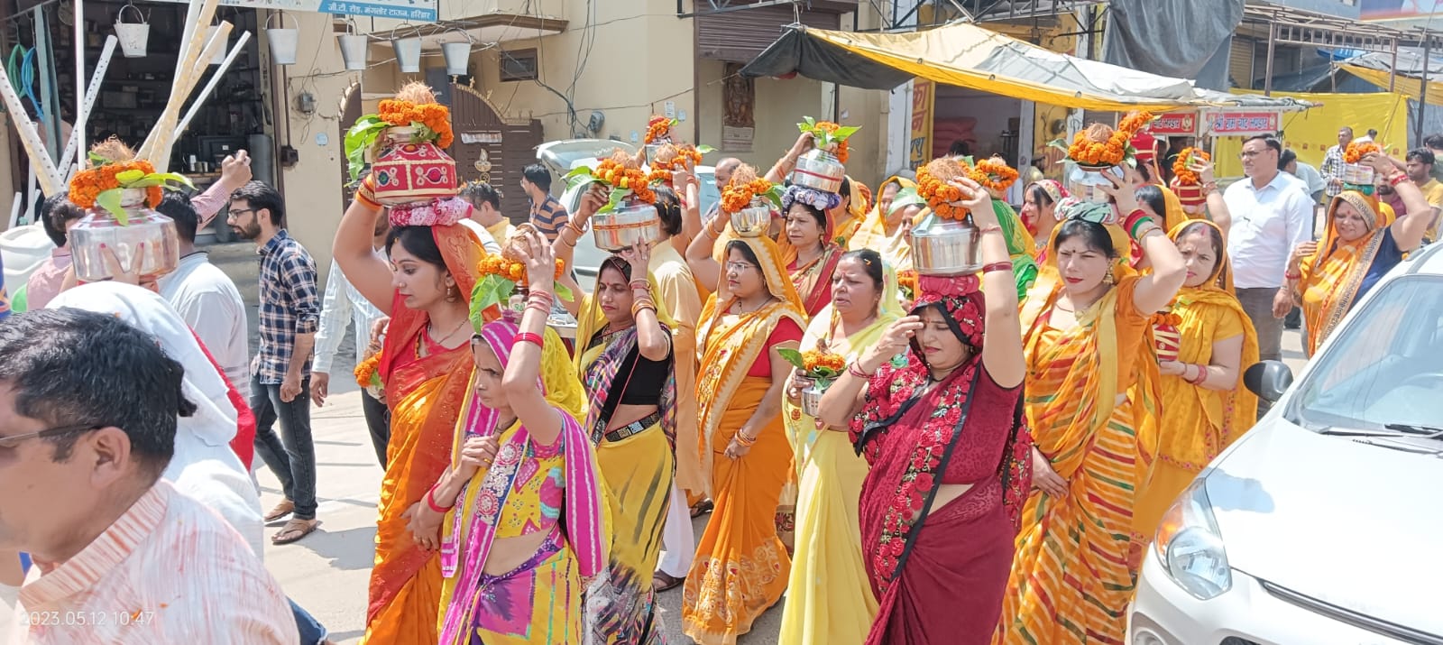 Kalash yatra: मंगलौर। सिद्ध पीठ श्रीजाहरवीर गोगामेडी पर मूर्ति स्थापना से पूर्व कलश यात्रा निकाली गई। कलश यात्रा पर जगह-जगह पुष्प वर्षा की गई। Kalash yatra: मंगलौर। सिद्ध पीठ श्रीजाहरवीर गोगामेडी पर मूर्ति स्थापना से पूर्व कलश यात्रा निकाली गई। कलश यात्रा पर जगह-जगह पुष्प वर्षा की गई।