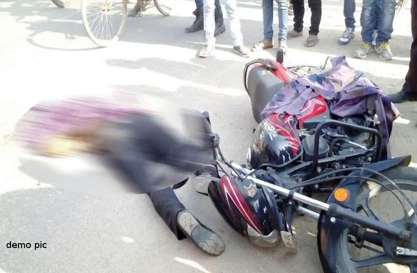 बाइक पिलर से टकराई दो की मौत