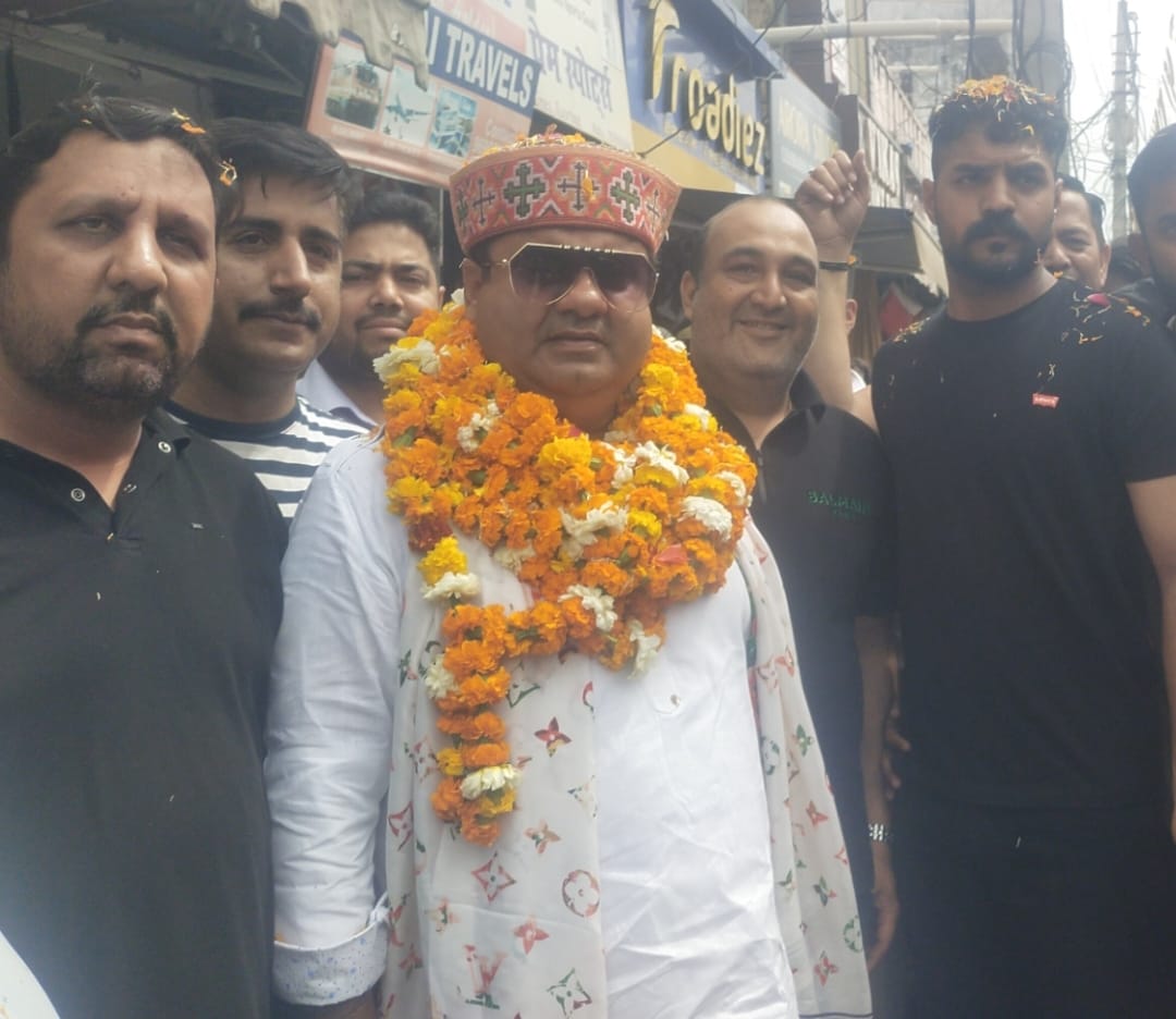 Election 2024: निर्दलीय प्रत्याशी उमेश कुमार ने सिविल लाइन बाजार में समर्थको के साथ चलाया जनसंपर्क अभियान, बोले हरिद्वार के सम्मान और स्वाभिमान को बचाने की लड़ाई
