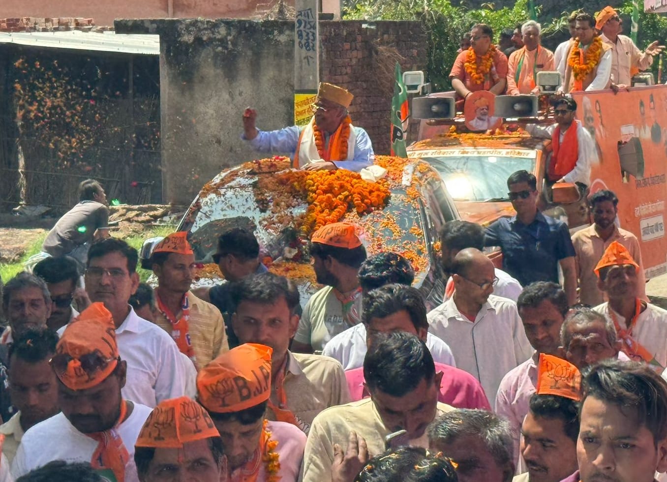 Election 2024: हरिद्वार लोक सभा सीट से भाजपा प्रत्याशी त्रिवेंद्र सिंह रावत ने रोड शो के माध्यम से किया लक्सर क्षेत्र में जनसंपर्क