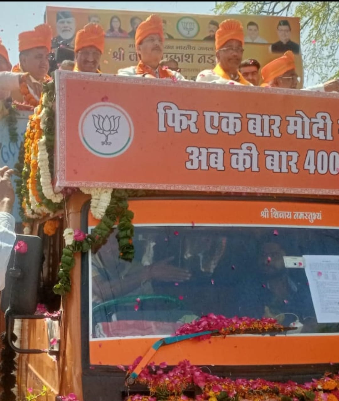 Election 2024: हरिद्वार लोकसभा से भाजपा प्रत्याशी त्रिवेंद्र सिंह रावत ने कलियर क्षेत्र में किया रोड शो, भाजपा के पक्ष में मतदान की अपील