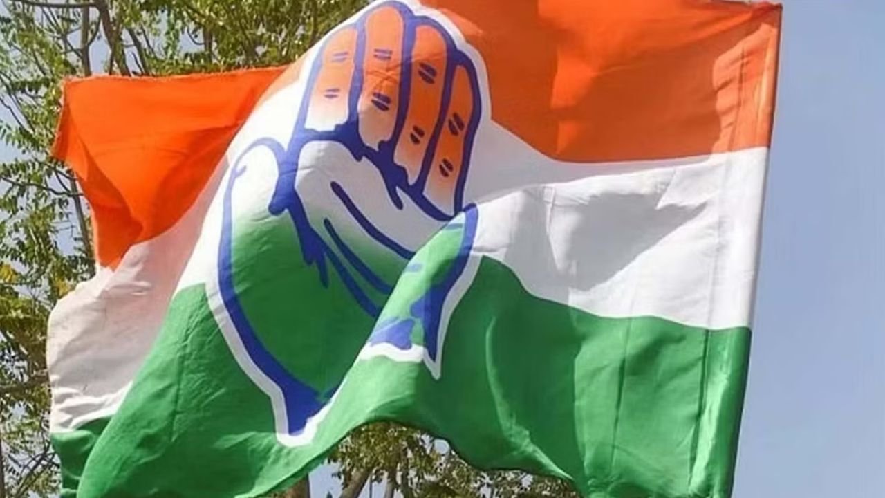 Uttarakhand: कांग्रेस फैक्ट फाइंडिंग समिति लोकसभा चुनाव में हार की समीक्षा करने के लिए पहुंची, नेताओं से प्रतिक्रिया लेती हुई Uttarakhand: कांग्रेस फैक्ट फाइंडिंग समिति लोकसभा चुनाव में हार की समीक्षा करने के लिए पहुंची, नेताओं से प्रतिक्रिया लेती हुई