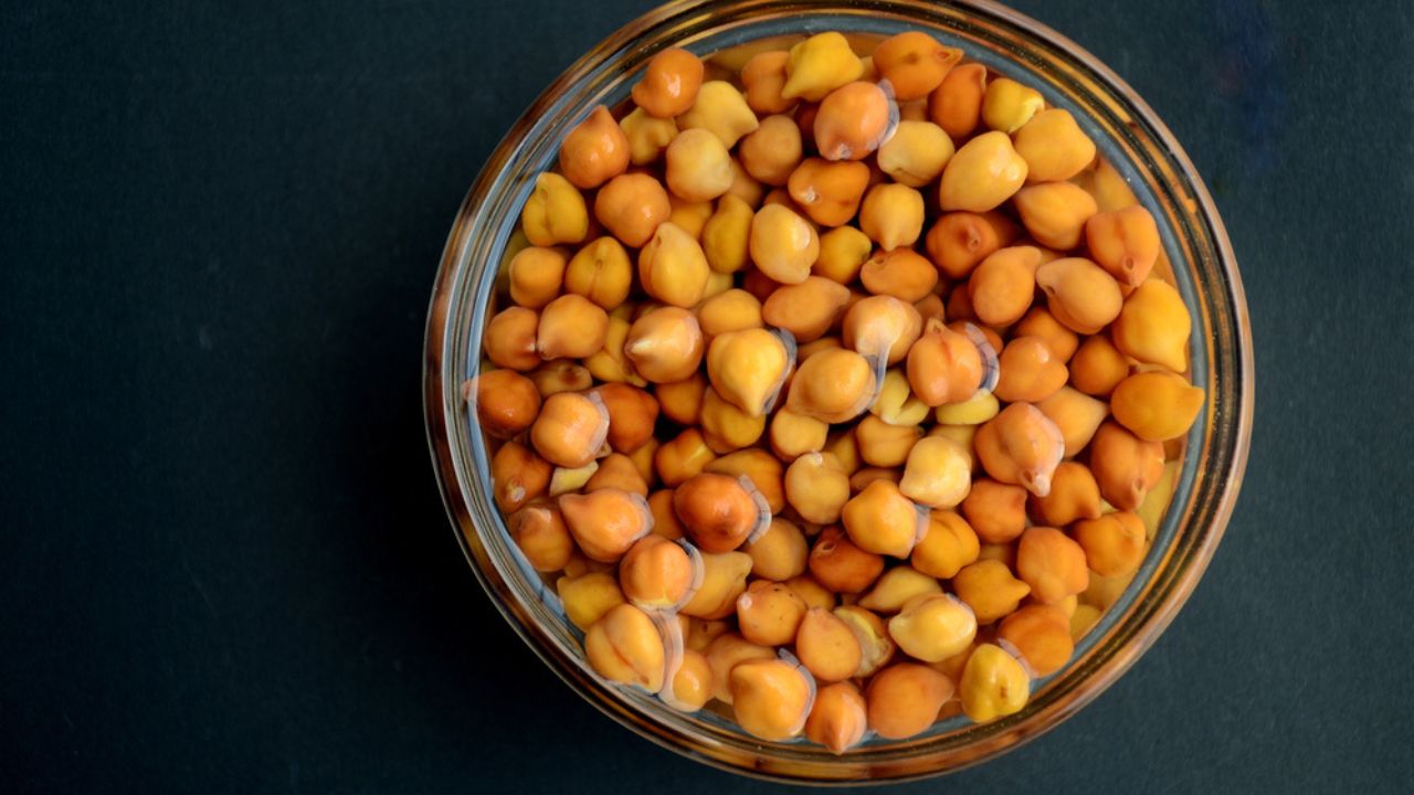 Soaked gram: सुबह खाली पेट भीगे हुए चने खाने से मिलेंगे ये अद्भुत फायदे, जानें कितनी मात्रा में खाएं