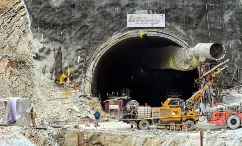 Silkayar tunnel accident: लोकसभा में उठे सवाल, उत्तराखंड के सिल्कयार टनल हादसे पर नितिन गडकरी ने दिया जवाब, 41 श्रमिक 17 दिन तक फंसे रहे Silkayar tunnel accident: लोकसभा में उठे सवाल, उत्तराखंड के सिल्कयार टनल हादसे पर नितिन गडकरी ने दिया जवाब, 41 श्रमिक 17 दिन तक फंसे रहे