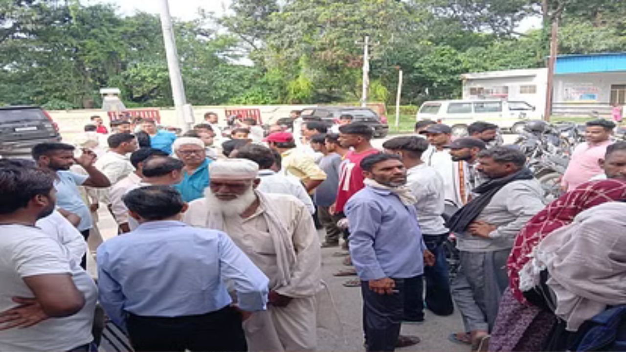 Kashipur: मामूली विवाद में कमीशन एजेंट के बेटे ने की फायरिंग, दो पलदार घायल; आरोपी पिता-पुत्र गिरफ्तार Kashipur: मामूली विवाद में कमीशन एजेंट के बेटे ने की फायरिंग, दो पलदार घायल; आरोपी पिता-पुत्र गिरफ्तार