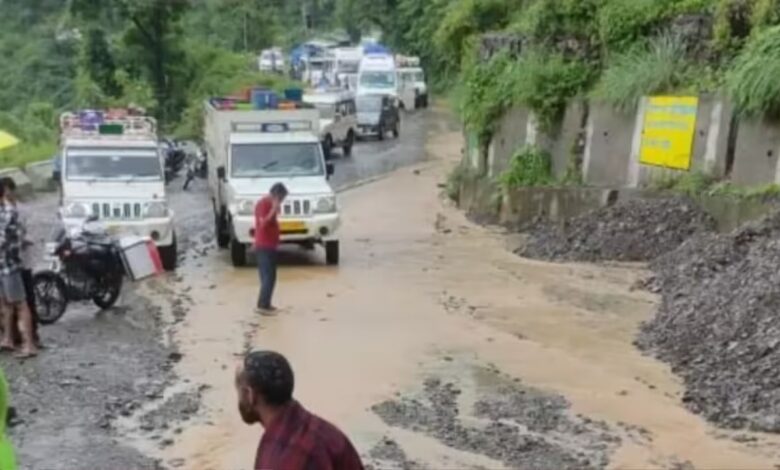 Uttarakhand News: जौनसार-बावर के 22 मोटर मार्ग भूस्खलन के कारण बंद, लगभग 100 गांव पूरी तरह से प्रभावित Uttarakhand News: जौनसार-बावर के 22 मोटर मार्ग भूस्खलन के कारण बंद, लगभग 100 गांव पूरी तरह से प्रभावित