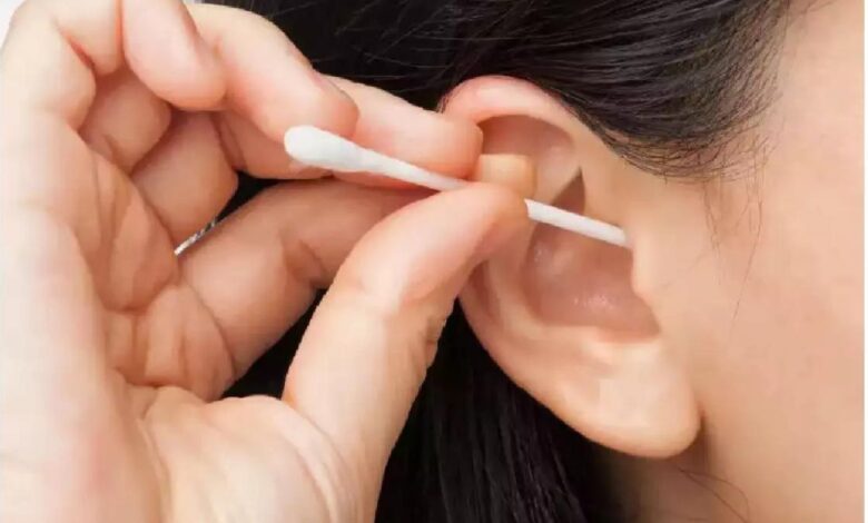 Ear infection :कान में संक्रमण के लक्षण और घर पर सही तरीके से वैक्स साफ करने का तरीका