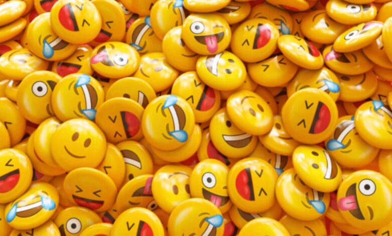 World Emoji Day 2024: इमोजी और स्माइली का पीले रंग क्यों होता है? इससे जुड़ी रोचक बातें जानें