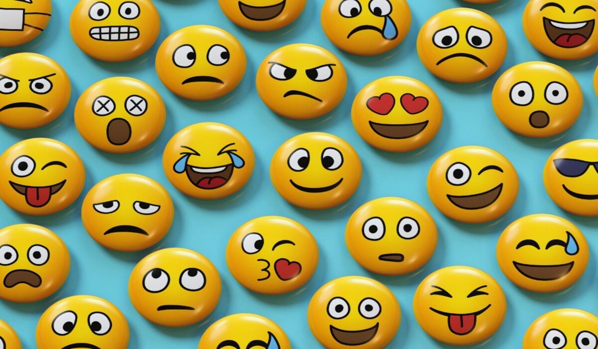 World Emoji Day 2024: इमोजी और स्माइली का पीले रंग क्यों होता है? इससे जुड़ी रोचक बातें जानें