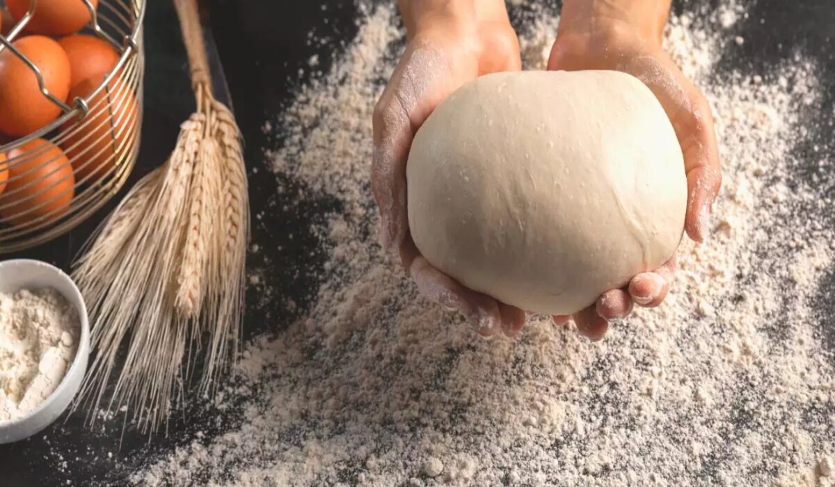 Health Care Tips: क्या आप फ्रिज में रखी आटे से रोटियां बनाते हैं? आपके लिए यह स्वास्थ्य के लिए बहुत खतरनाक हो सकता है