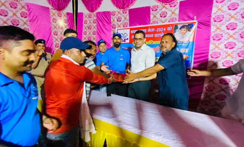 Kawad yatra: कावड़ मेला से कुशल संपन्न होने पर मंगलौर कोतवाली में हुआ रात्रि भोज का आयोजन