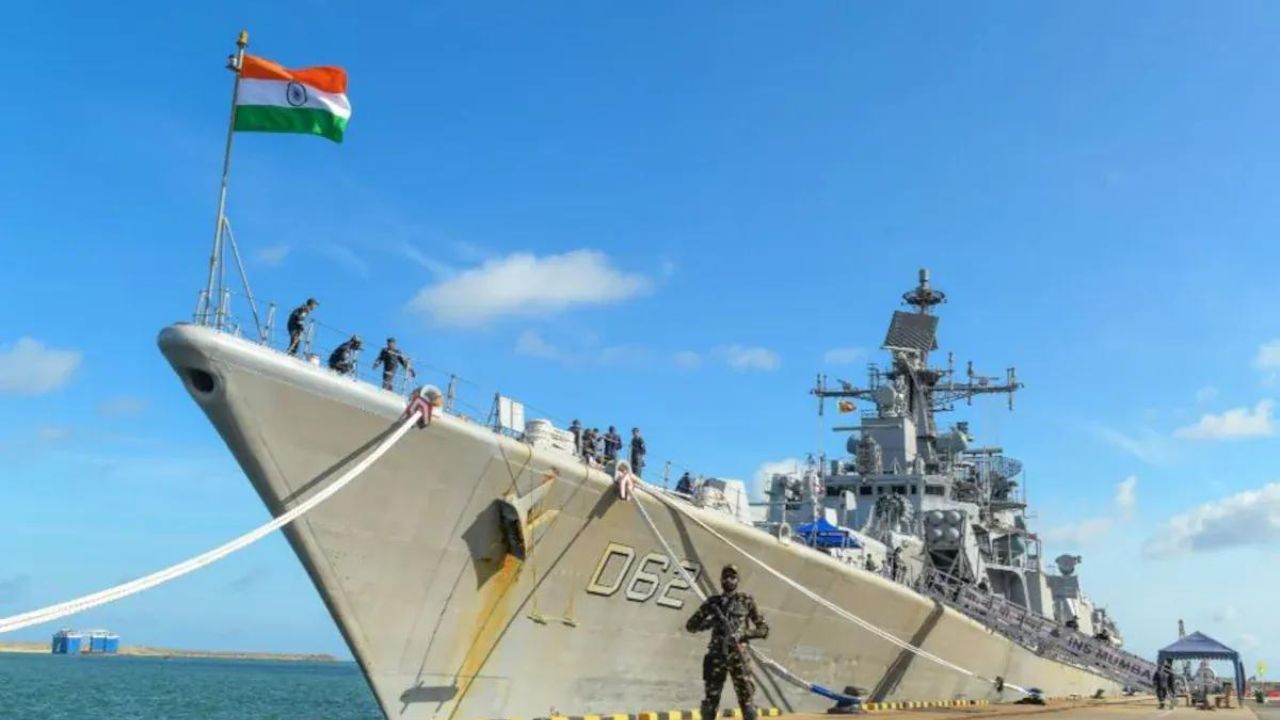 Indian and Chinese Navy in Sri Lanka: भारत और चीन के युद्धपोत भारतीय महासागर में आमने-सामने, जानें क्यों तैनात किए गए दोनों देशों के नौसैनिक जहाज Indian and Chinese Navy in Sri Lanka: भारत और चीन के युद्धपोत भारतीय महासागर में आमने-सामने, जानें क्यों तैनात किए गए दोनों देशों के नौसैनिक जहाज