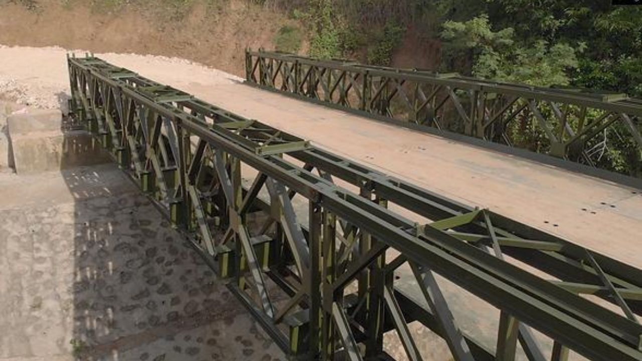 Uttarkashi: भारत-चीन सीमा क्षेत्र में सेना की जरूरतों के लिए सड़क तैयार की जाएगी, बेले ब्रिज के स्थान पर बनाए जाएंगे कंक्रीट के पुल Uttarkashi: भारत-चीन सीमा क्षेत्र में सेना की जरूरतों के लिए सड़क तैयार की जाएगी, बेले ब्रिज के स्थान पर बनाए जाएंगे कंक्रीट के पुल