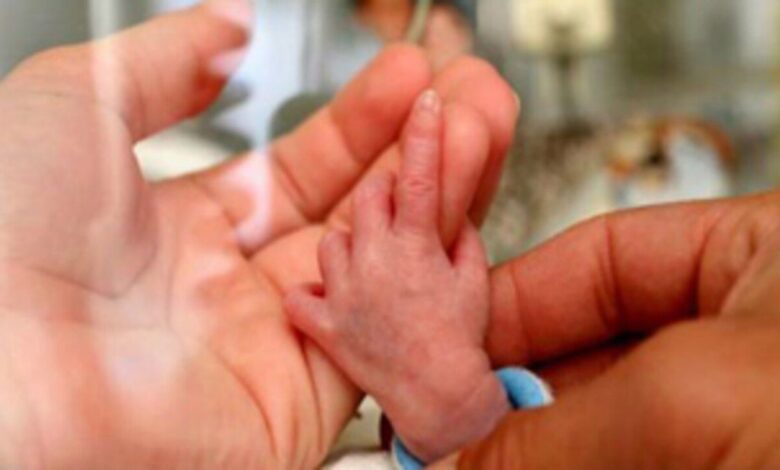 Delhi News: MCD अस्पताल में नवजात की मौत पर सियासत गर्म, कांग्रेस और BJP ने AAP के खिलाफ खोला मोर्चा Delhi News: MCD अस्पताल में नवजात की मौत पर सियासत गर्म, कांग्रेस और BJP ने AAP के खिलाफ खोला मोर्चा