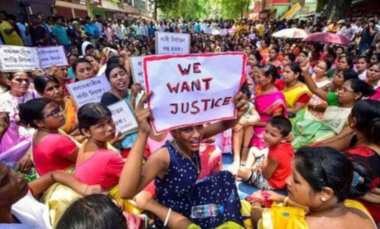 Assam Gang Rape Case: प्रदर्शनकारियों ने असम बंद की घोषणा वापस ली, यह कारण बना फैसला का आधार Assam Gang Rape Case: प्रदर्शनकारियों ने असम बंद की घोषणा वापस ली, यह कारण बना फैसला का आधार