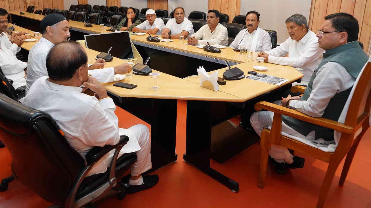 Uttarakhand: विधायक के बयान से राज्य में सरकार गिराने की साजिश का खुलासा, राजनीति में हड़कंप Uttarakhand: विधायक के बयान से राज्य में सरकार गिराने की साजिश का खुलासा, राजनीति में हड़कंप