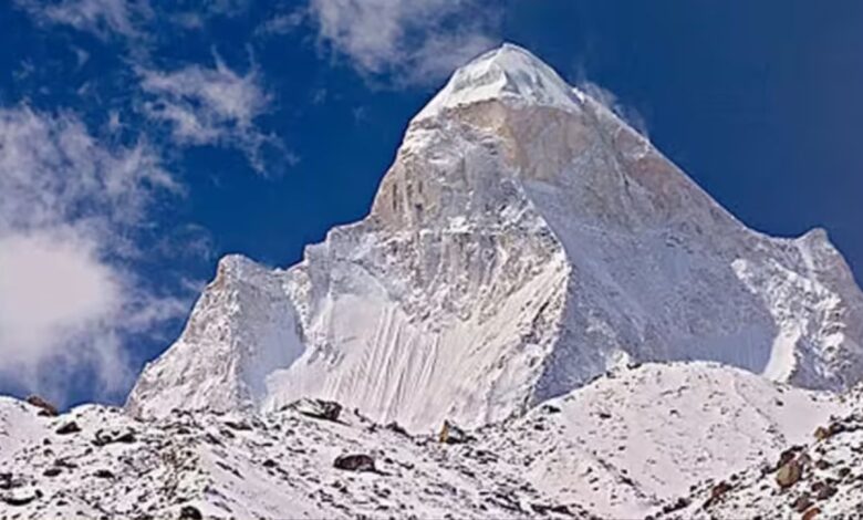 Uttarakhand: शिवलिंग शिखर पर पहली बार गंगाजल से जलाभिषेक, पर्वतारोहियों की टीम रवाना Uttarakhand: शिवलिंग शिखर पर पहली बार गंगाजल से जलाभिषेक, पर्वतारोहियों की टीम रवाना