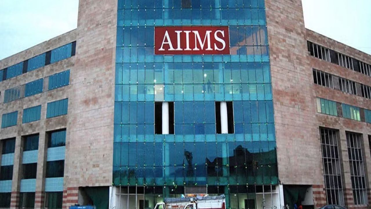 Rishikesh AIIMS: ऋषिकेश एम्स अब केवल तीन घंटे करेगा पर्चे, नया सिस्टम आज सुबह से लागू Rishikesh AIIMS: ऋषिकेश एम्स अब केवल तीन घंटे करेगा पर्चे, नया सिस्टम आज सुबह से लागू