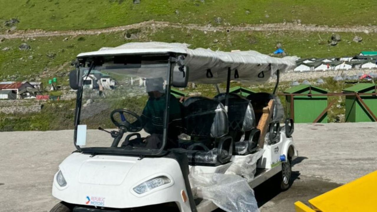 Kedarnath: महिंद्रा थार के बाद, अब केदारनाथ में इलेक्ट्रिक गोल्फ कार की डिलीवरी, घायल और बीमार तीर्थयात्री होंगे लाभान्वित