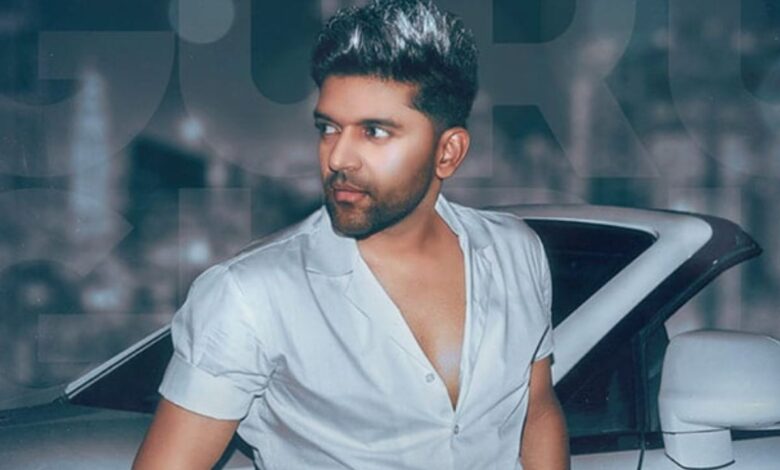 Guru Randhawa: इस गायक ने शादी में गाने से कमाई की, इस गाने ने बना दिया सितारा Guru Randhawa: इस गायक ने शादी में गाने से कमाई की, इस गाने ने बना दिया सितारा