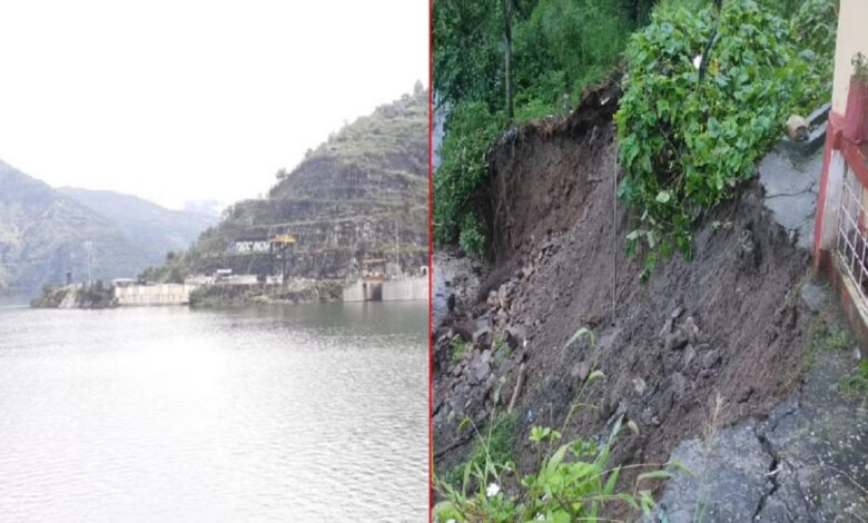 Tehri News: चिफाल्टी नदी के बढ़ते जल स्तर ने बढ़ाई मुश्किलें, पांच गांवों के लोग 22 दिनों से फंसे Tehri News: चिफाल्टी नदी के बढ़ते जल स्तर ने बढ़ाई मुश्किलें, पांच गांवों के लोग 22 दिनों से फंसे