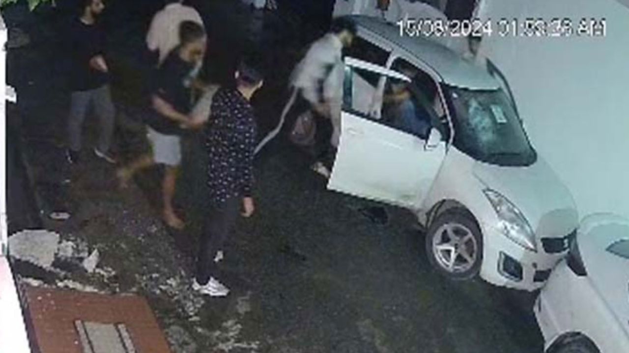 Dehradun: गैंगवार फिर उभरा, छात्र को पत्थर से सिर पर हमला; सभी आरोपी फरार Dehradun: गैंगवार फिर उभरा, छात्र को पत्थर से सिर पर हमला; सभी आरोपी फरार