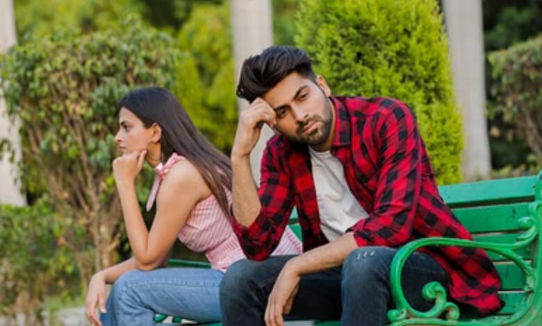 Habits leading to breakup: इन आदतों के कारण आपकी गर्लफ्रेंड जा सकती है दूर और आपका रिश्ता टूट सकता है