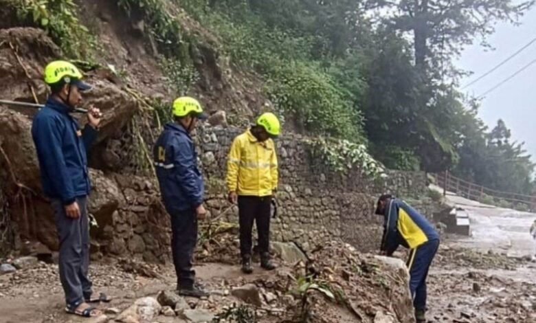 Uttarakhand News: जौनसार-बावर और पच्छादून में 18 मोटर सड़कें लैंडस्लाइड के कारण बंद, किसानों की फसलें बाजार तक नहीं पहुंच पा रही Uttarakhand News: जौनसार-बावर और पच्छादून में 18 मोटर सड़कें लैंडस्लाइड के कारण बंद, किसानों की फसलें बाजार तक नहीं पहुंच पा रही