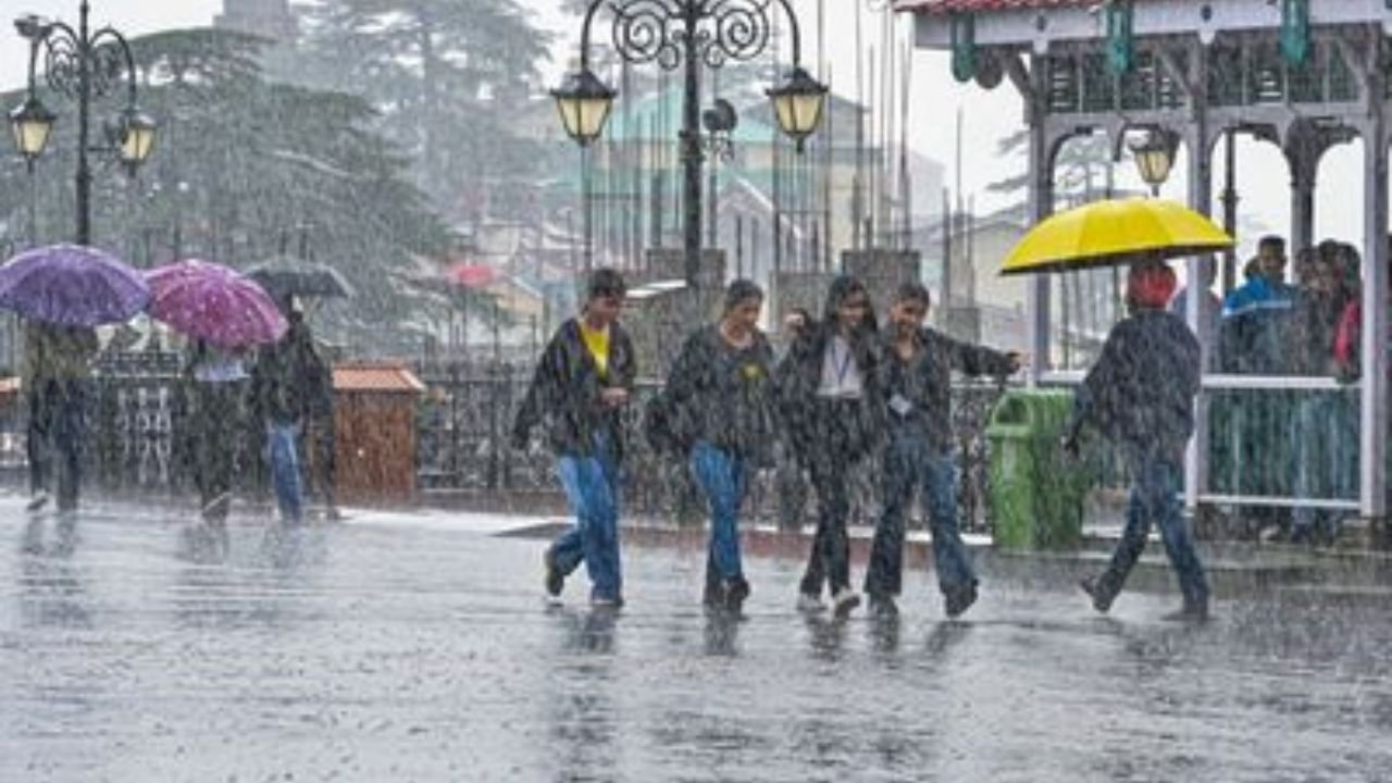 Himachal Pradesh में बारिश का कहर, 72 सड़कें बंद, अब तक 1265 करोड़ रुपये का नुकसान Himachal Pradesh में बारिश का कहर, 72 सड़कें बंद, अब तक 1265 करोड़ रुपये का नुकसान