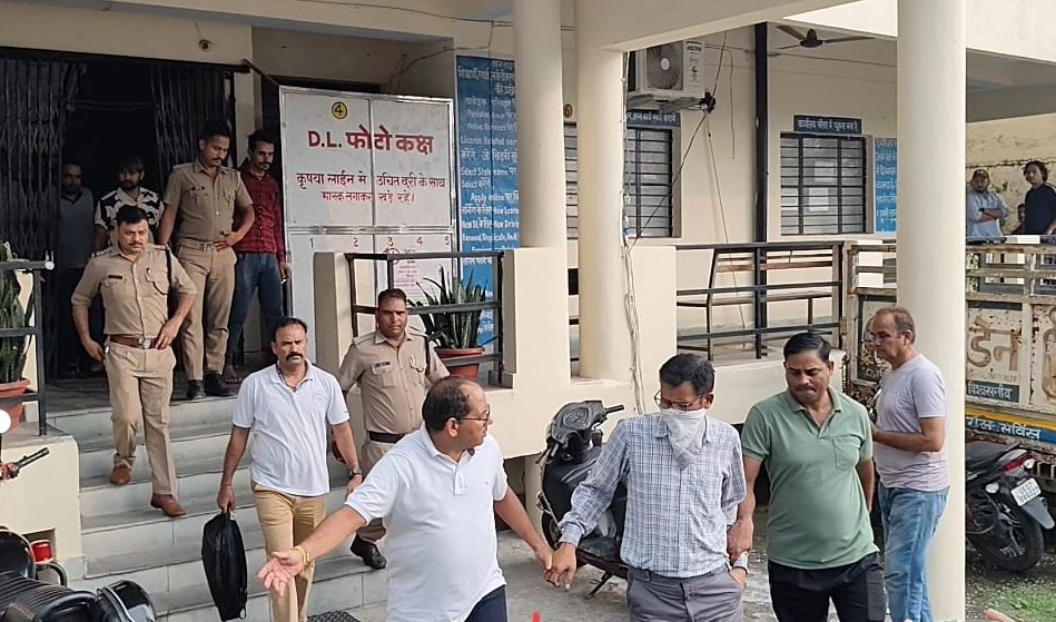 Kotdwar: ARTO कार्यालय में विजिलेंस की छापेमारी, वरिष्ठ सहायक गिरफ्तार, तीन हजार रुपये की रिश्वत का आरोप