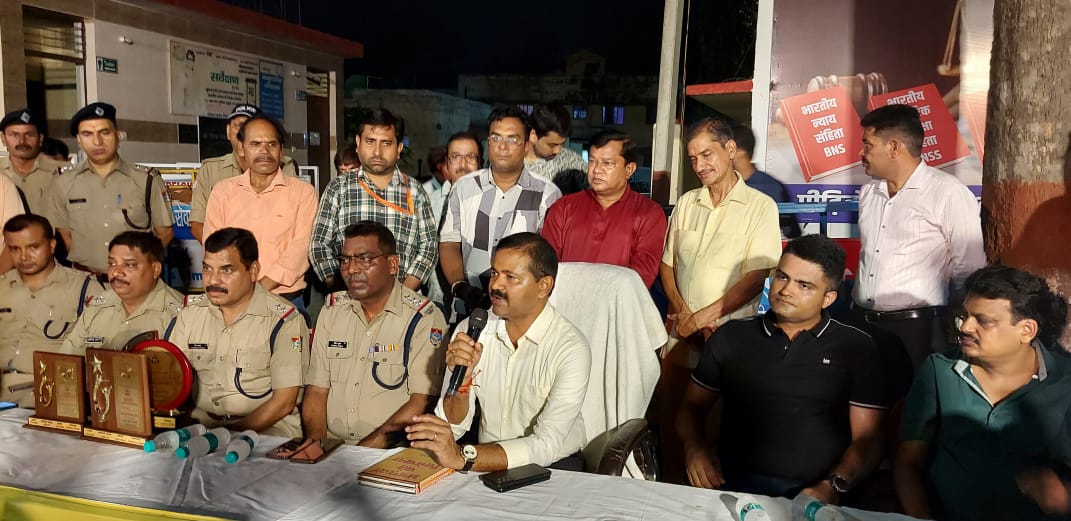 Appreciation: सकुशल कावड़ मेला संपन्न पर एसपी देहात ने स्वयंसेवियों,  सफाई नायकों, कर्मचारियों का किया सम्मान