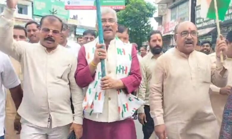 Tiranga yatra: डीएवी इंटर कॉलेज रुड़की में तिरंगा यात्रा का आयोजन, सांसद त्रिवेंद्र रावत बोले ऐसे कार्यक्रम देश की एकता और अखंडता की दिलाते याद