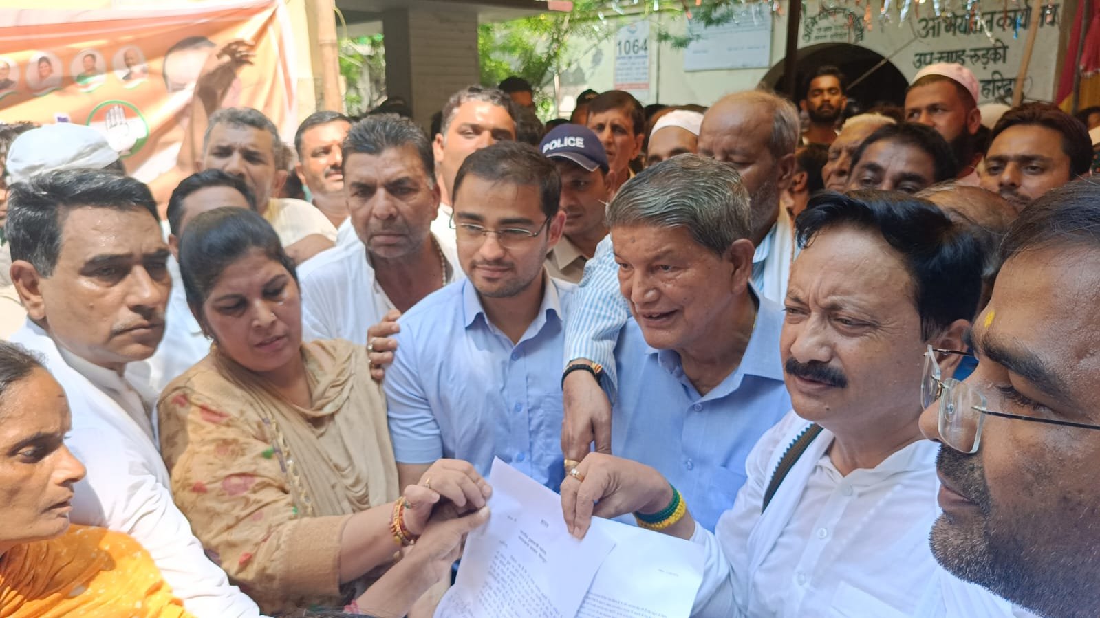 Protest: कांग्रेसियों ने ग्राम सोहलपुर गाड़ा में युवक की हत्या के विरोध व अन्य मामलों को लेकर ज्वाइंट मजिस्ट्रेट कार्यालय के समक्ष दिया धरना, सीबीआई जांच की मांग Protest: कांग्रेसियों ने ग्राम सोहलपुर गाड़ा में युवक की हत्या के विरोध व अन्य मामलों को लेकर ज्वाइंट मजिस्ट्रेट कार्यालय के समक्ष दिया धरना, सीबीआई जांच की मांग
