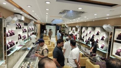 Robbery: अज्ञात नकाबपोश बदमाशों ने बालाजी ज्वेलर्स के शोरूम को बनाया निशाना, करोड़ों का सोना लेकर हुए फरार