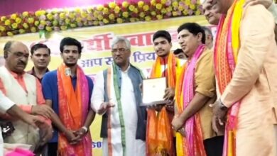 ABVP: एबीवीपी छात्र संघ के विद्यार्थी सम्मान समारोह का आयोजन, बतौर मुख्य अतिथि पहुंचे सांसद त्रिवेंद्र सिंह रावत ने छात्रों का किया उत्साहवर्धन