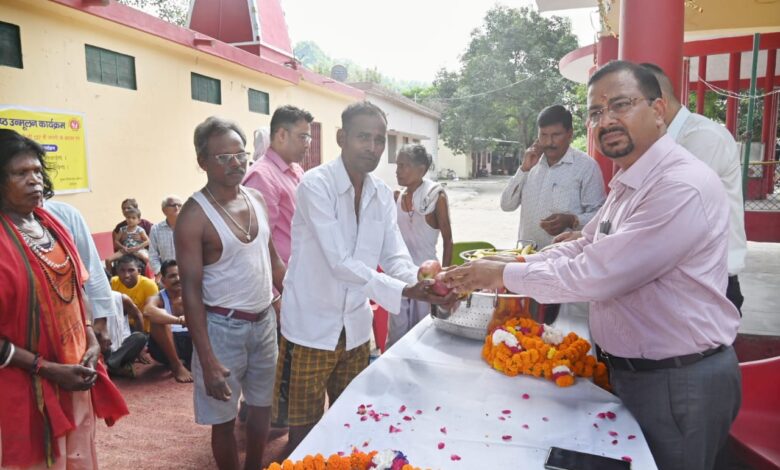 Dm haridwar: भारत रत्न पं.गोविन्द बल्लभ पन्त की जयन्ती के अवसर पर चिदानन्द कुष्ठ आश्रम पहुंचे जिलाधिकारी कर्मेन्द्र सिंह ने कुष्ठ रोगियों के साथ बिताया समय, जानी समस्याएं