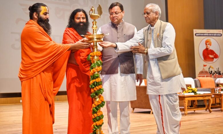 Dharm sansad: चतुर्थ युवा धर्म संसद मे बतौर मुख्य अतिथि पहुंचे मुख्यमंत्री पुष्कर सिंह धामी बोले, धर्म संसद विकसित राष्ट्र के निर्माण में साबित होगी मील का पत्थर