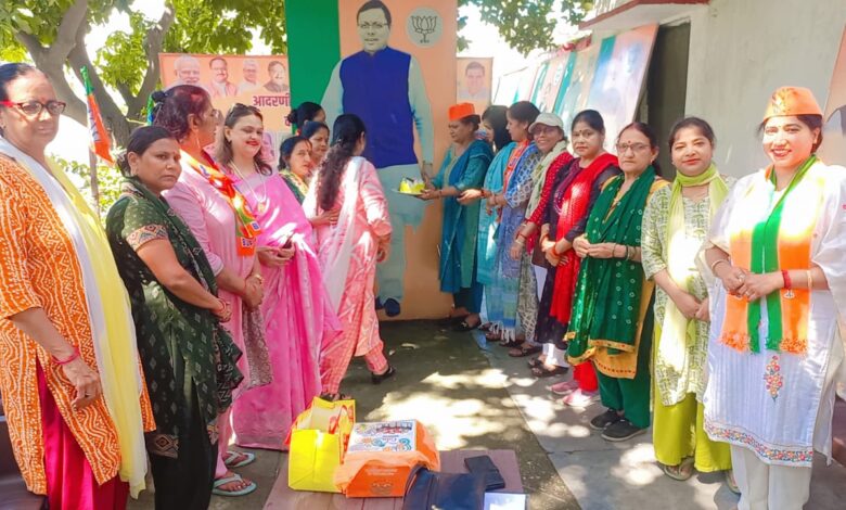 Roorkee: मुख्यमंत्री पुष्कर सिंह धामी के जन्मदिन को महिलाओं द्वारा भजन कीर्तन एवं वृक्षारोपण कर धूमधाम से मनाया Roorkee: मुख्यमंत्री पुष्कर सिंह धामी के जन्मदिन को महिलाओं द्वारा भजन कीर्तन एवं वृक्षारोपण कर धूमधाम से मनाया