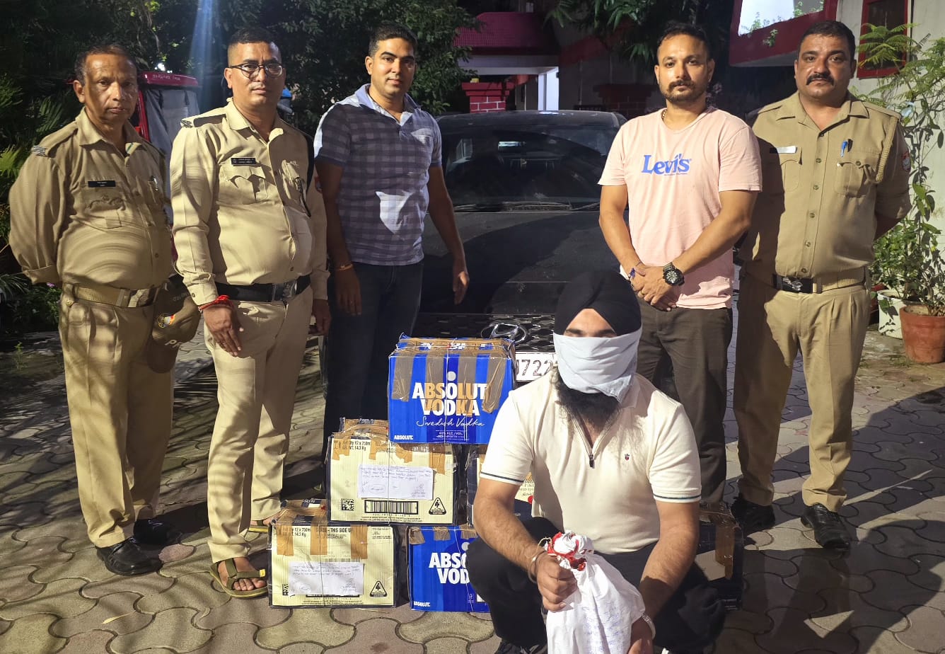 Nainital: लग्जरी कार से शराब की तस्करी करने वाला गिरफ्तार